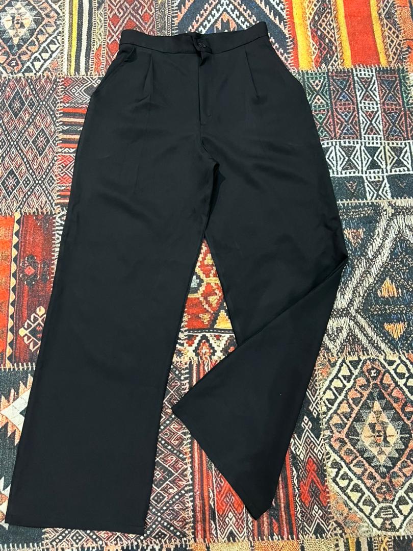 Pantalon noir classique  3